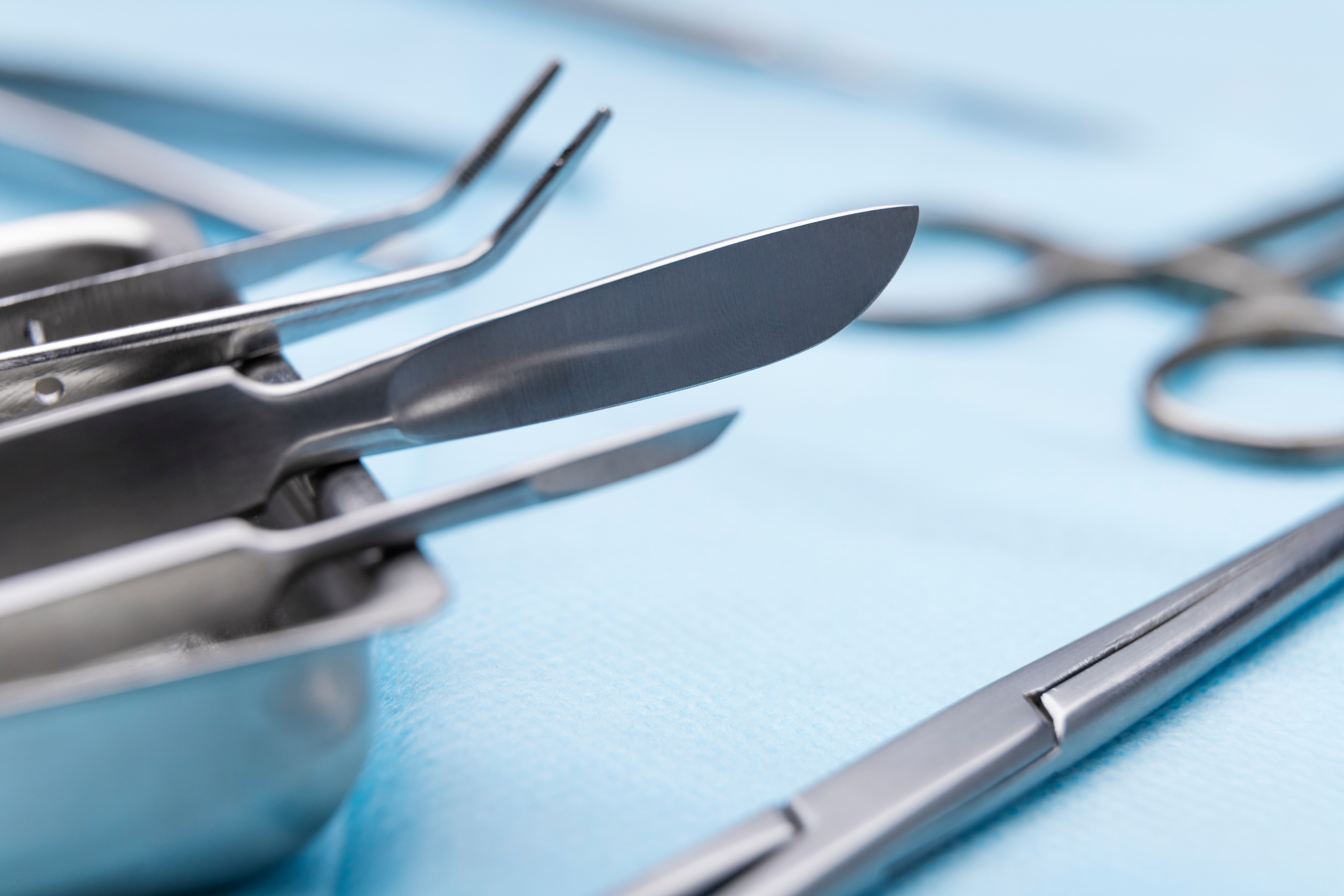 high-angle-scalpel-with-other-medical-instruments