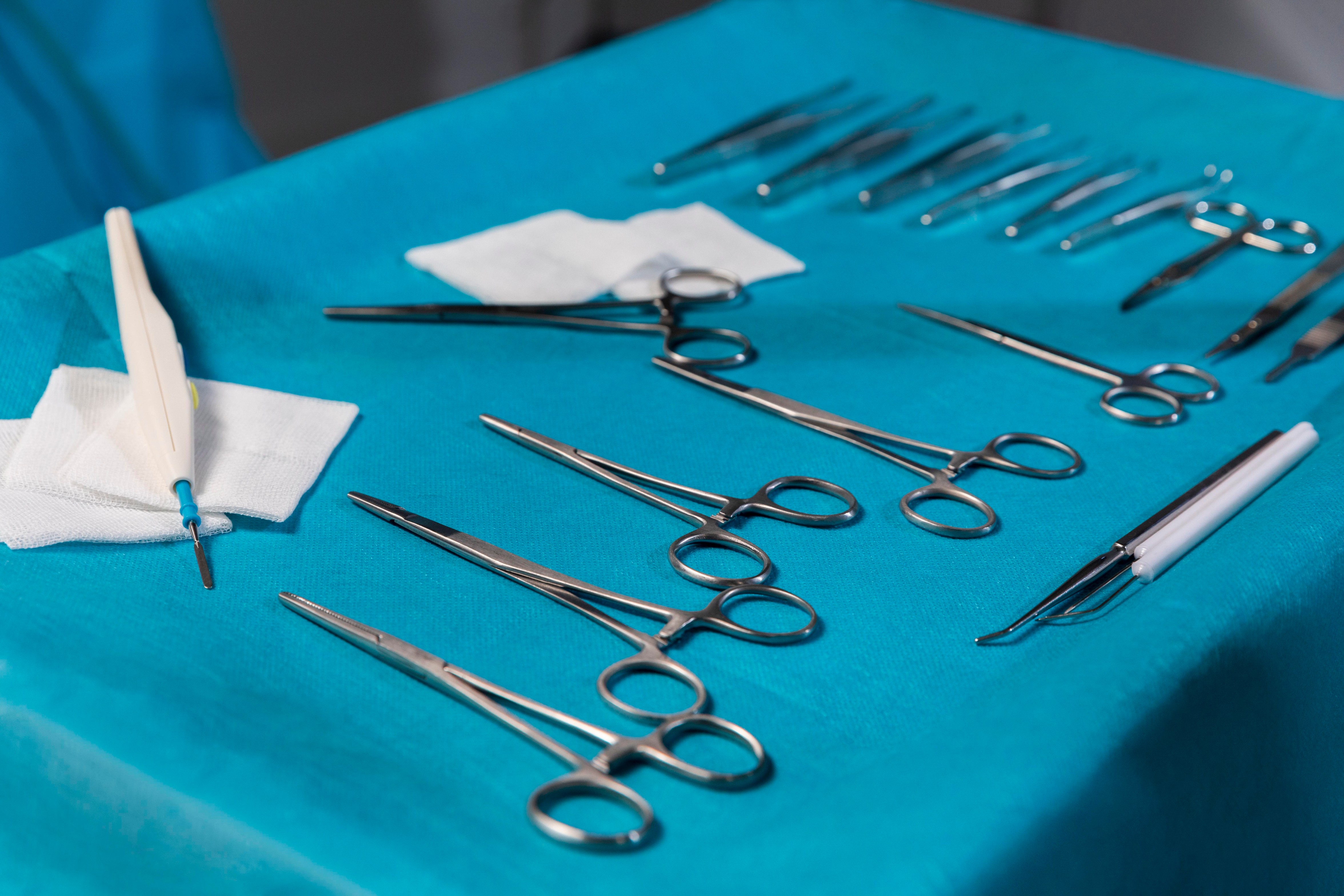 surgical-procedure-equipment-table